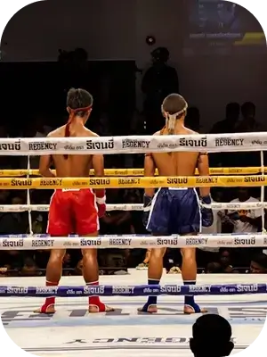 Тайские бойцы в стойке муай-тай